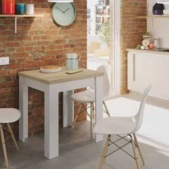 Table à Manger Carrée Livre, Blanc Artik (blanc Mat) - Couleur Chêne Canadien Dimensions Fermée : 67 cm Dimensions Ouverte : 134 cm (L) X 79 cm (H) - Blanc Artik (blanc Mat) - Couleur Chêne Canadien -Homcomes Boutique 76768878 4